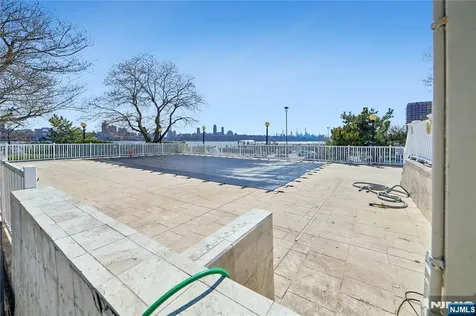 1055 River Road Edgewater NJ 07020
