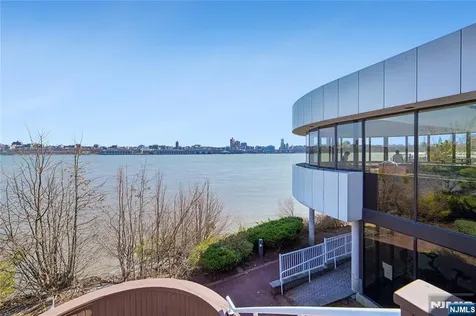 1055 River Road Edgewater NJ 07020
