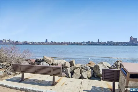 1055 River Road Edgewater NJ 07020