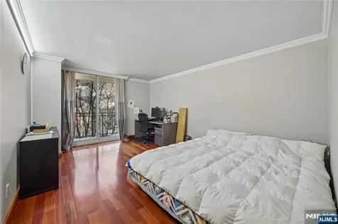 1055 River Road Edgewater NJ 07020