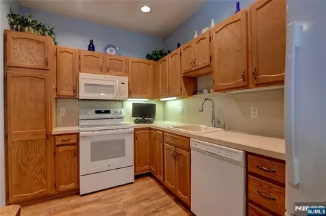 2 Richmond Road West Milford NJ 07480