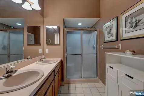 2 Richmond Road West Milford NJ 07480