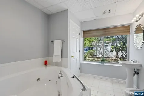 2 Mcchesney Court West Orange NJ 07052