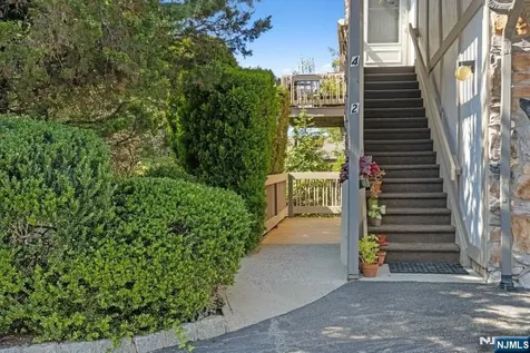 2 Mcchesney Court West Orange NJ 07052