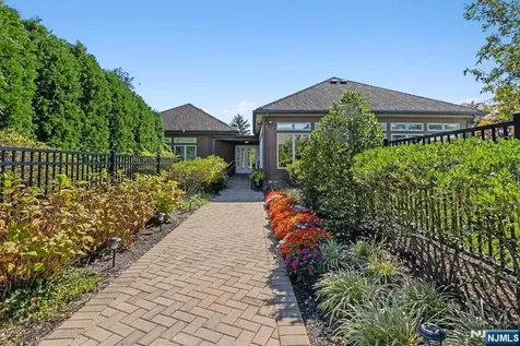 2 Mcchesney Court West Orange NJ 07052