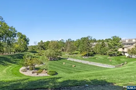 2 Mcchesney Court West Orange NJ 07052