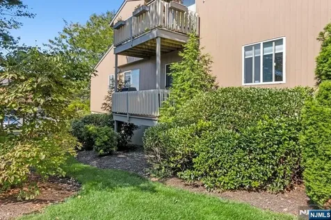 2 Mcchesney Court West Orange NJ 07052