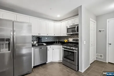 2 Mcchesney Court West Orange NJ 07052