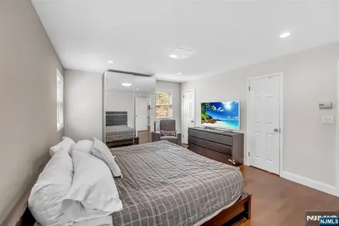 364 Knickerbocker Road Cresskill NJ 07626