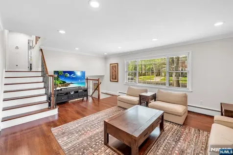 364 Knickerbocker Road Cresskill NJ 07626