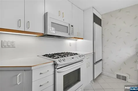 179 E Main Street Bergenfield NJ 07621