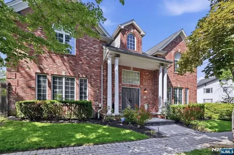 70 Mcelroy Avenue Fort Lee NJ 07024
