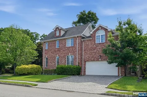 70 Mcelroy Avenue Fort Lee NJ 07024