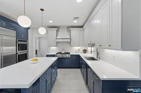 70 Mcelroy Avenue Fort Lee NJ 07024