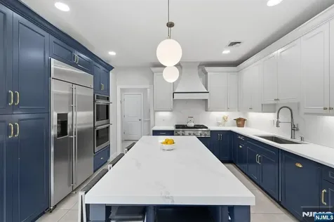 70 Mcelroy Avenue Fort Lee NJ 07024