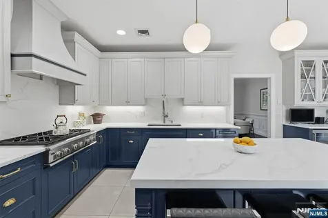 70 Mcelroy Avenue Fort Lee NJ 07024