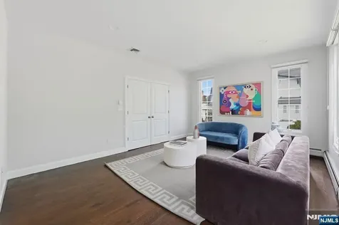 70 Mcelroy Avenue Fort Lee NJ 07024