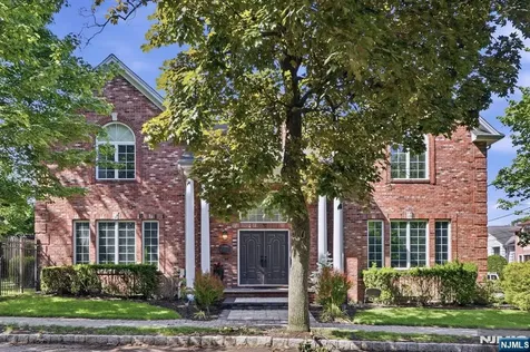 70 Mcelroy Avenue Fort Lee NJ 07024