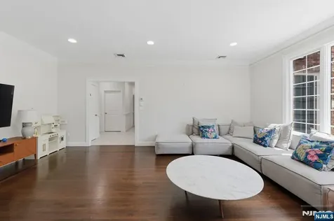 70 Mcelroy Avenue Fort Lee NJ 07024