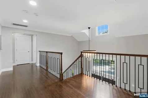 70 Mcelroy Avenue Fort Lee NJ 07024
