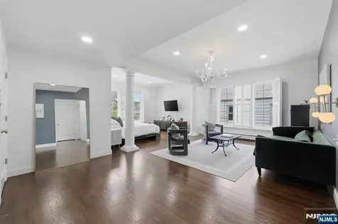 70 Mcelroy Avenue Fort Lee NJ 07024