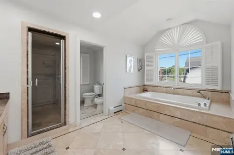 70 Mcelroy Avenue Fort Lee NJ 07024