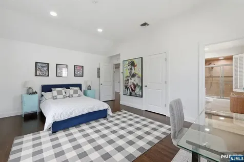70 Mcelroy Avenue Fort Lee NJ 07024