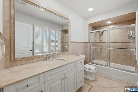 70 Mcelroy Avenue Fort Lee NJ 07024