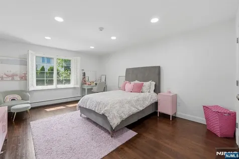 70 Mcelroy Avenue Fort Lee NJ 07024