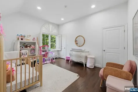 70 Mcelroy Avenue Fort Lee NJ 07024