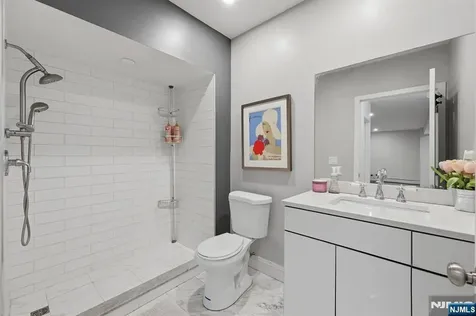 70 Mcelroy Avenue Fort Lee NJ 07024