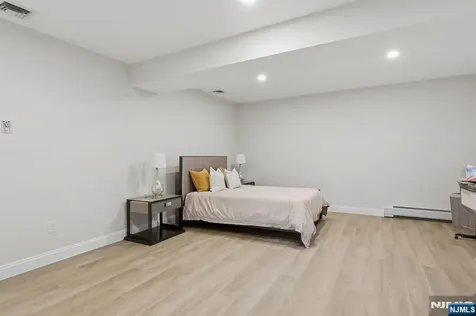 70 Mcelroy Avenue Fort Lee NJ 07024