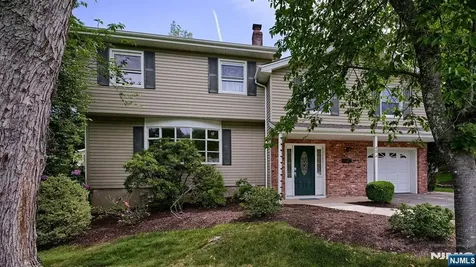 42 Stirling Lane Wayne NJ 07470