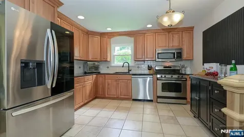 42 Stirling Lane Wayne NJ 07470