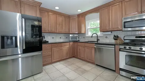 42 Stirling Lane Wayne NJ 07470