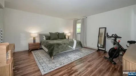 42 Stirling Lane Wayne NJ 07470
