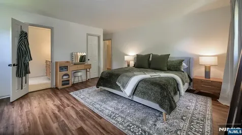 42 Stirling Lane Wayne NJ 07470