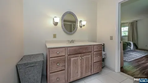 42 Stirling Lane Wayne NJ 07470