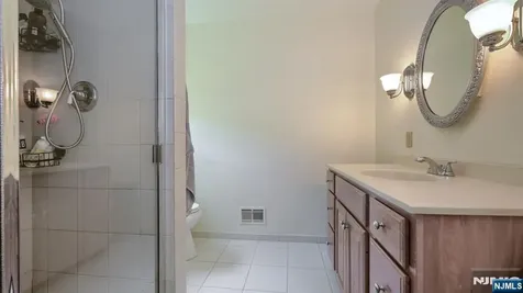 42 Stirling Lane Wayne NJ 07470