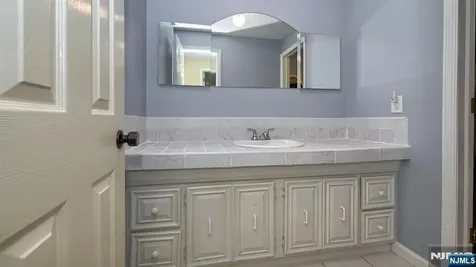 42 Stirling Lane Wayne NJ 07470