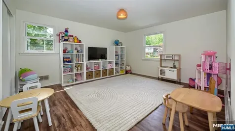 42 Stirling Lane Wayne NJ 07470