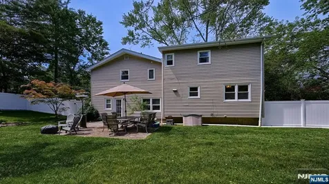 42 Stirling Lane Wayne NJ 07470