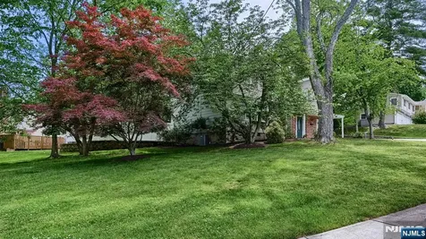 42 Stirling Lane Wayne NJ 07470