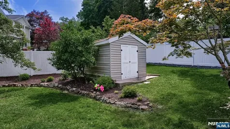 42 Stirling Lane Wayne NJ 07470