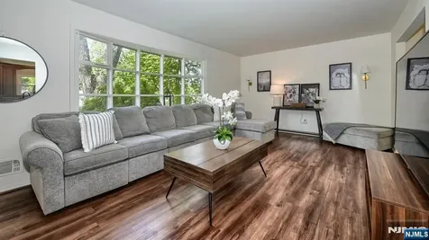 42 Stirling Lane Wayne NJ 07470