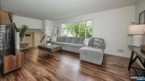 42 Stirling Lane Wayne NJ 07470