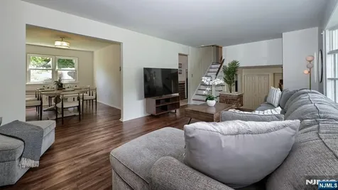 42 Stirling Lane Wayne NJ 07470