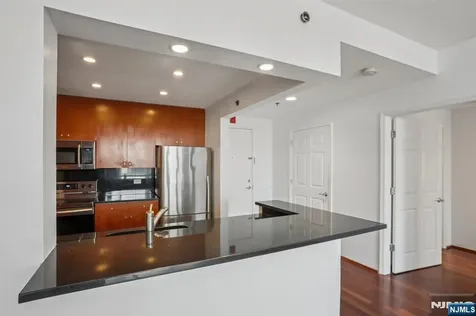 3110 City City Place Edgewater NJ 07020