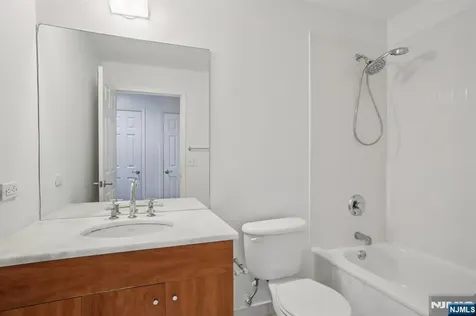 3110 City City Place Edgewater NJ 07020