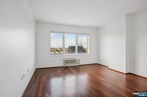 3110 City City Place Edgewater NJ 07020